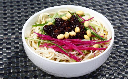 老北京炸醬面是怎么做的?