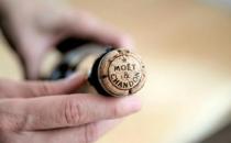 注意：這些舉動(dòng)很傷男友的自尊