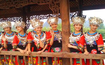 【土家族】土家族簡介_土家族傳統節日_土家族風俗習慣_土家族服飾