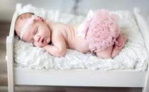 如何給寶寶剃胎毛？