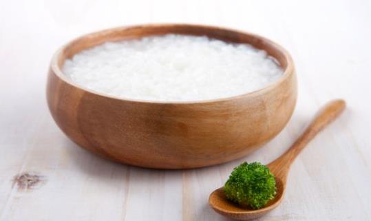 春季老年人多喝粥來養(yǎng)生