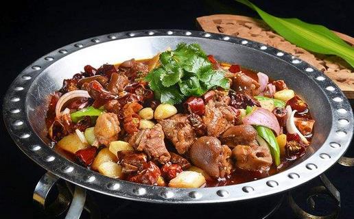 燉肉的時(shí)候放點(diǎn)豆蔻更美味