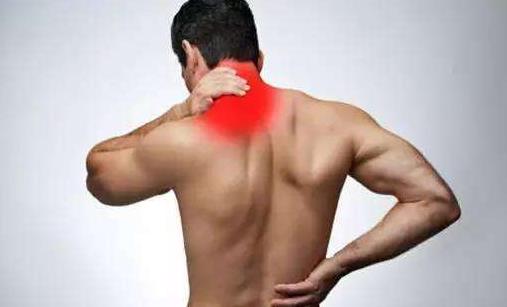 常背痛當心是頸椎病！