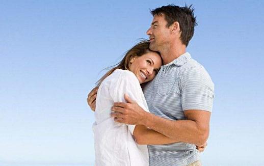 男人多擁抱愛人延年益壽 干家務強過吃偉哥