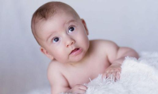 育兒專家解說秋季寶寶進(jìn)補(bǔ) 補(bǔ)鈣是關(guān)鍵