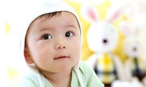 錯誤喂奶方式導致寶寶吐奶