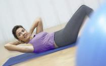 做仰臥起坐請避開這些誤區！