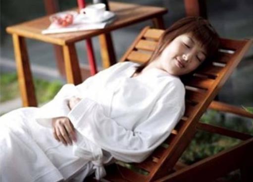 上班族午睡對身體有哪些好處？午睡睡多久健康