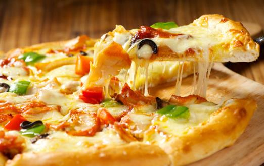 披薩冷的還可以吃嗎 披薩冷了先用微波爐加熱