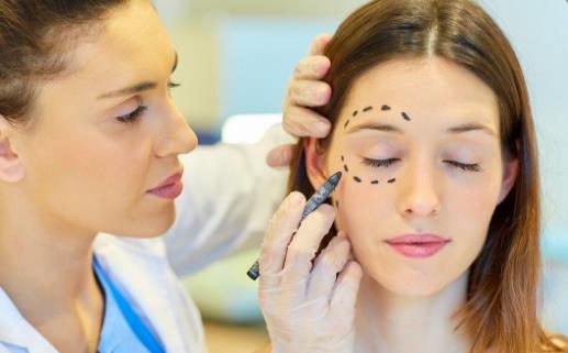 做完眼袋手術注意什么 眼袋比較嚴重怎么辦