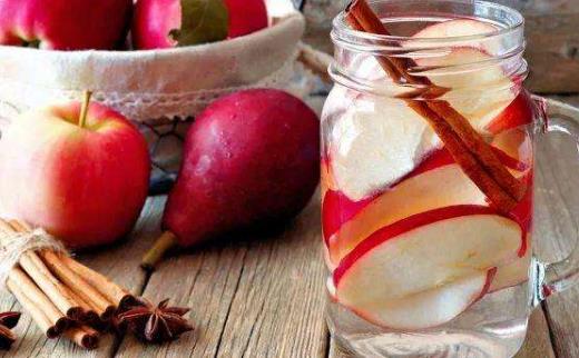 夏季補(bǔ)水計(jì)劃 夏季喝飲料補(bǔ)水有講究