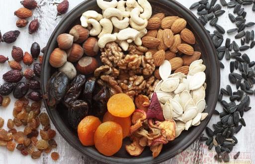 這種堅(jiān)果好處多，若中老年人堅(jiān)持吃2周，身體7大好處顯而易