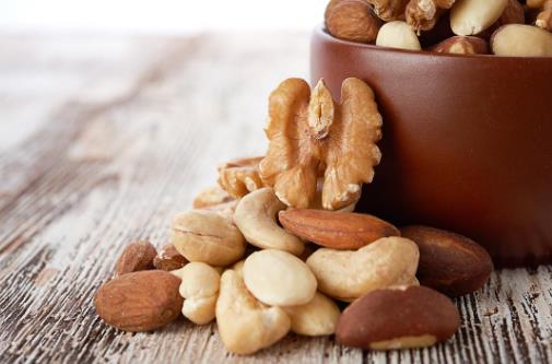 這種堅(jiān)果好處多，若中老年人堅(jiān)持吃2周，身體7大好處顯而易