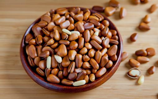 這種堅(jiān)果好處多，若中老年人堅(jiān)持吃2周，身體7大好處顯而易