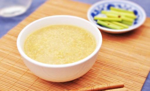 小米粥怎樣才能熬出“米油”？糖尿病人喝小米粥時，注意
