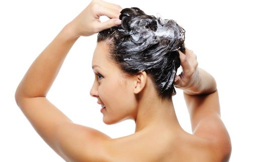 夏季出汗多，到底要不要每天都洗頭？多久洗一次才是健康