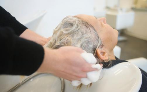 夏季出汗多，到底要不要每天都洗頭？多久洗一次才是健康