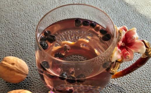 保溫杯里泡枸杞是養生的標志 枸杞的這些禁忌要知道