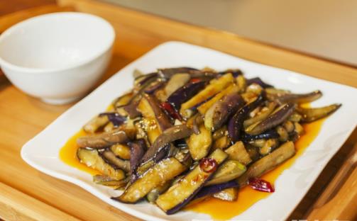 夏季吃茄子，營養價值多，清熱解暑，平穩血壓！你吃對了