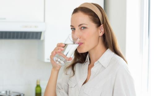 中國人為什么不能喝涼水?塞牙!