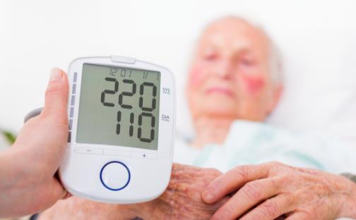 慢性病的老人適合的運(yùn)動 老年人最好別做三項(xiàng)運(yùn)動