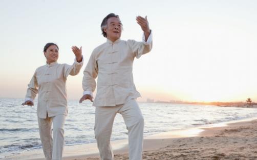 慢性病的老人適合的運(yùn)動 老年人最好別做三項(xiàng)運(yùn)動