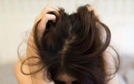 中年人的頭發會掉會變白的原因 做好預防遠離這些困擾