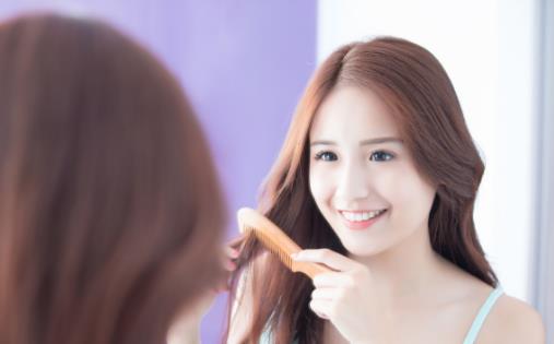 早晚梳頭100次，若能堅持六個月，這些喜人變化或許悄悄降