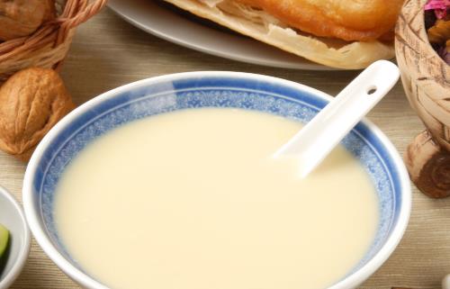 自制藥膳豆?jié){食譜多喝好處多 如何選擇合適的豆?jié){機(jī)