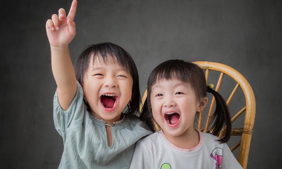 二孩之間矛盾大應不應該分開養(yǎng) 生活中堅持抓大放小的原則