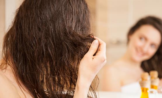 過度護理頭發(fā)反而促進脫發(fā) 想要擁有烏黑秀發(fā)就這樣做