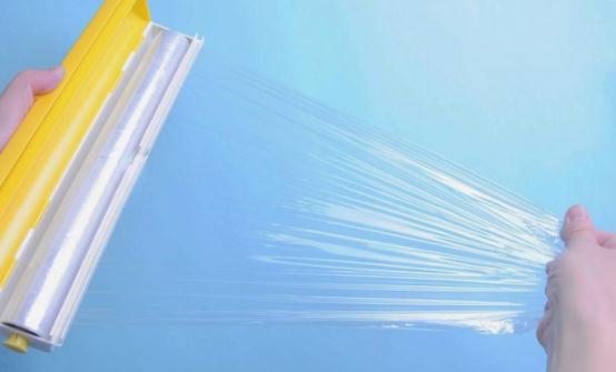 用保鮮膜來保護食物 保鮮膜的正確使用方法