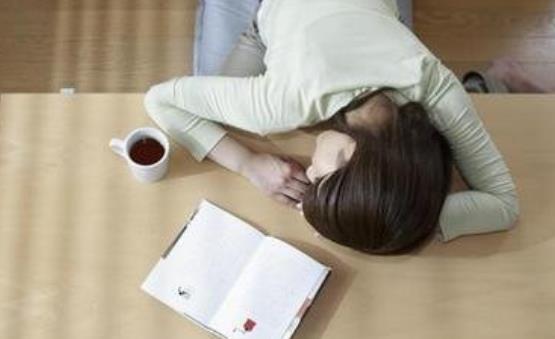 盤點危害白領女性健康的五大壞習慣 不良工作壞習慣危害健康