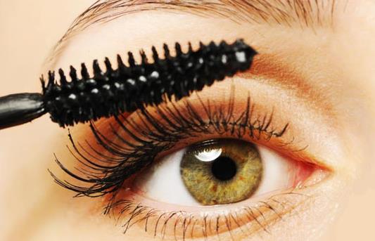 沒有卸妝水怎么卸睫毛膏 睫毛膏沒卸干凈會(huì)怎樣