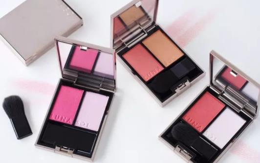 腮紅是在散粉前還是散粉后 腮紅過(guò)期了還能用嗎